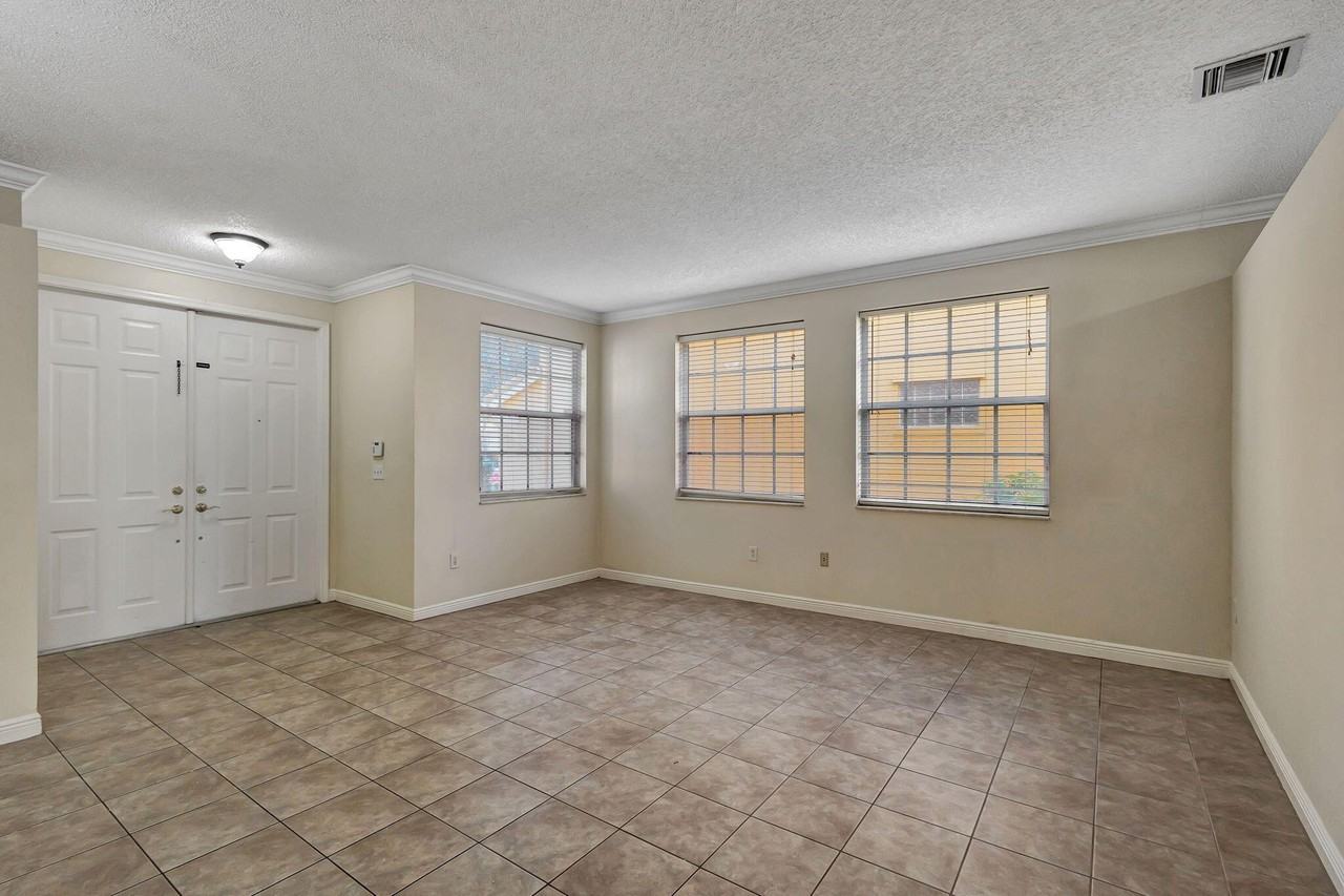 9721 Wyeth Ct - Photo 5 of 50