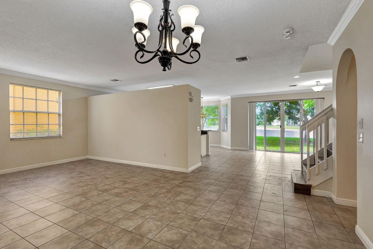 9721 Wyeth Ct - Photo 6 of 50