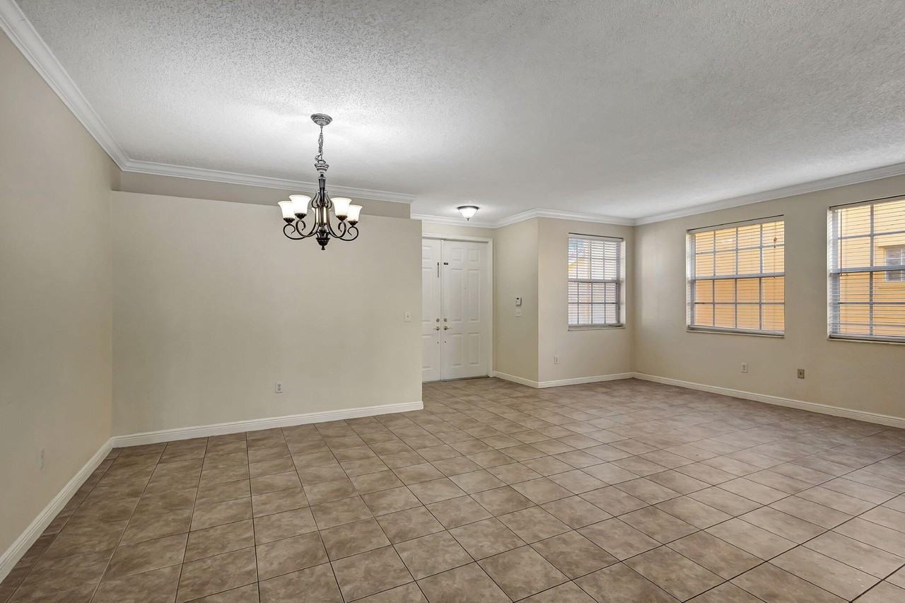 9721 Wyeth Ct - Photo 7 of 50