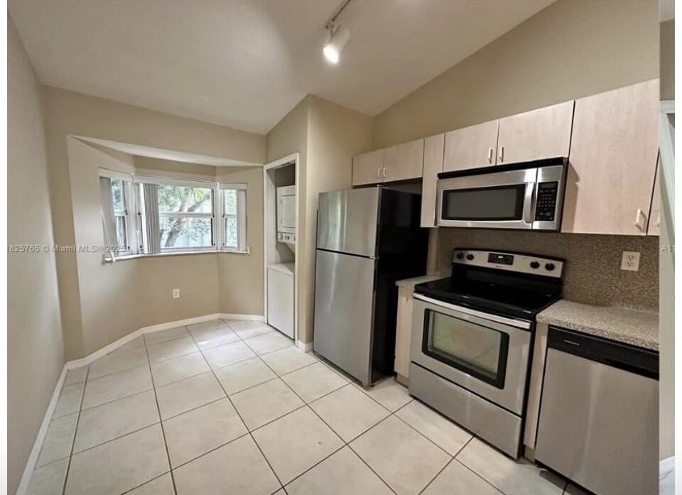 1250 Se 26th St #204 - Photo 3 of 22