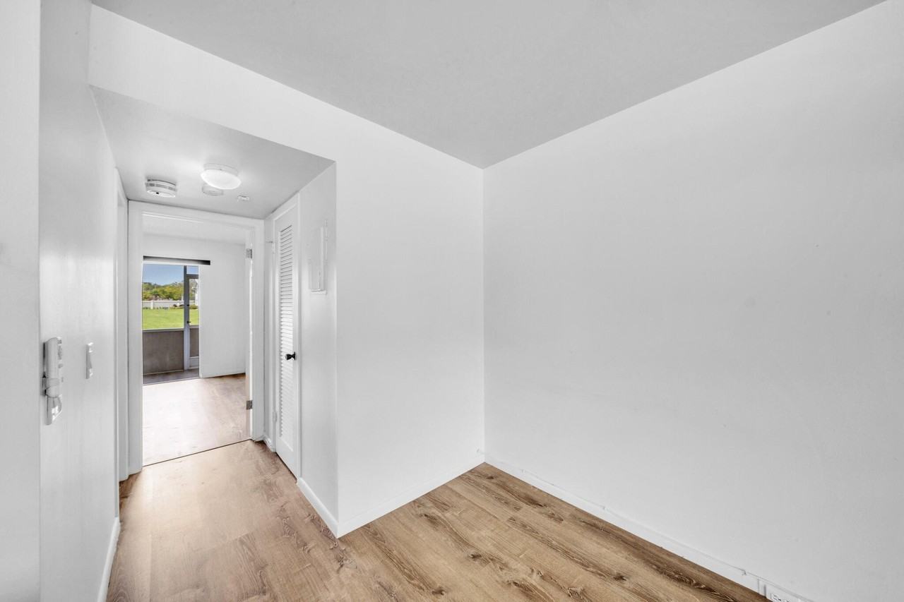 127 Westbury G - Photo 4 of 44