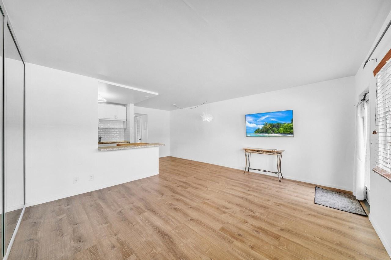127 Westbury G - Photo 6 of 44