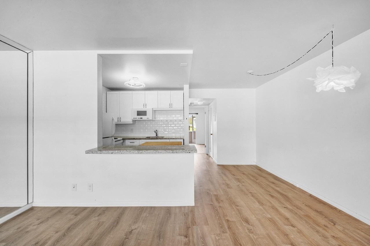 127 Westbury G - Photo 7 of 44