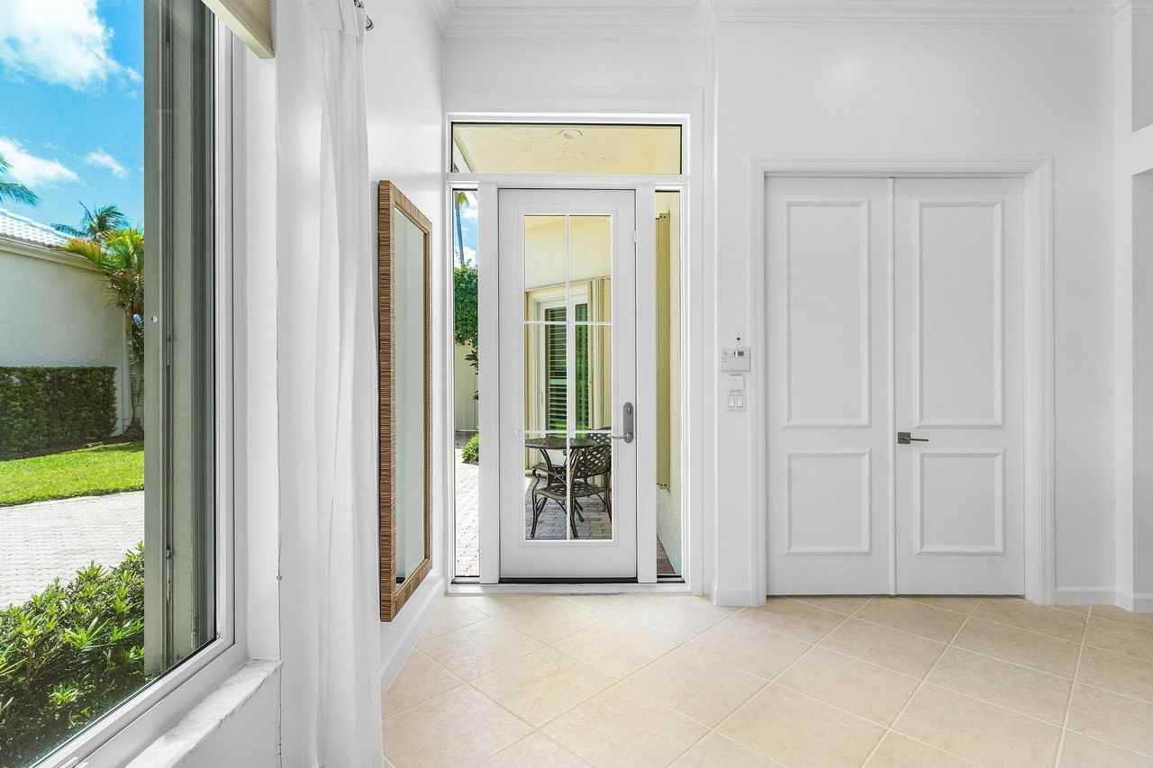 116 Coral Cay Dr - Photo 4 of 26