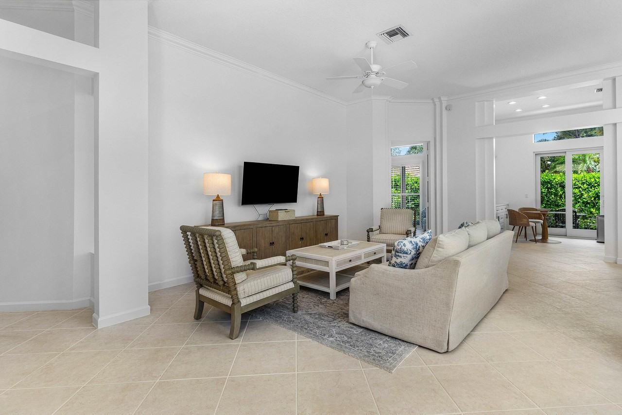 116 Coral Cay Dr - Photo 5 of 26