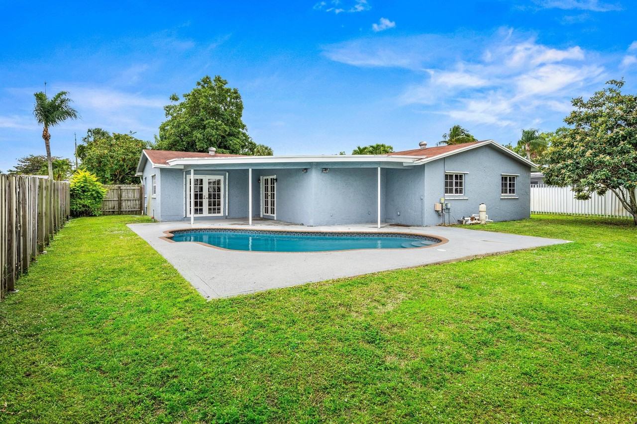1775 Sw 8th St - Photo 2 of 24