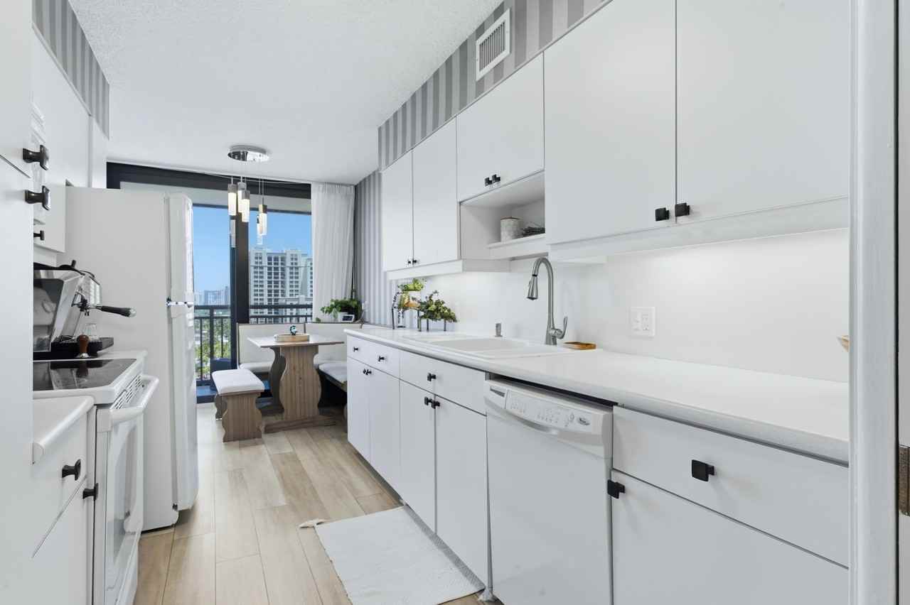 3400 N Ocean Dr #1207 - Photo 7 of 39