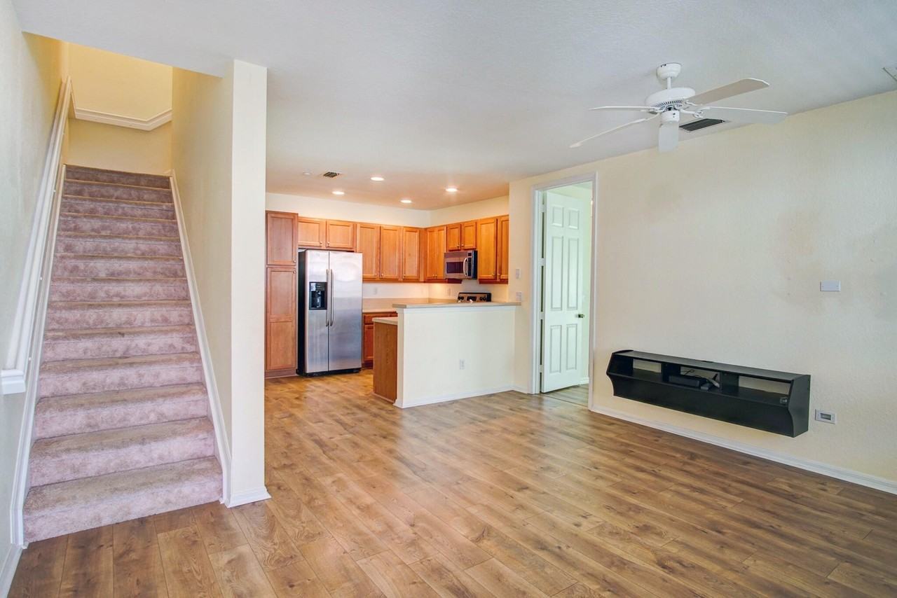 1020 E Longport Cir #F2 - Photo 3 of 29