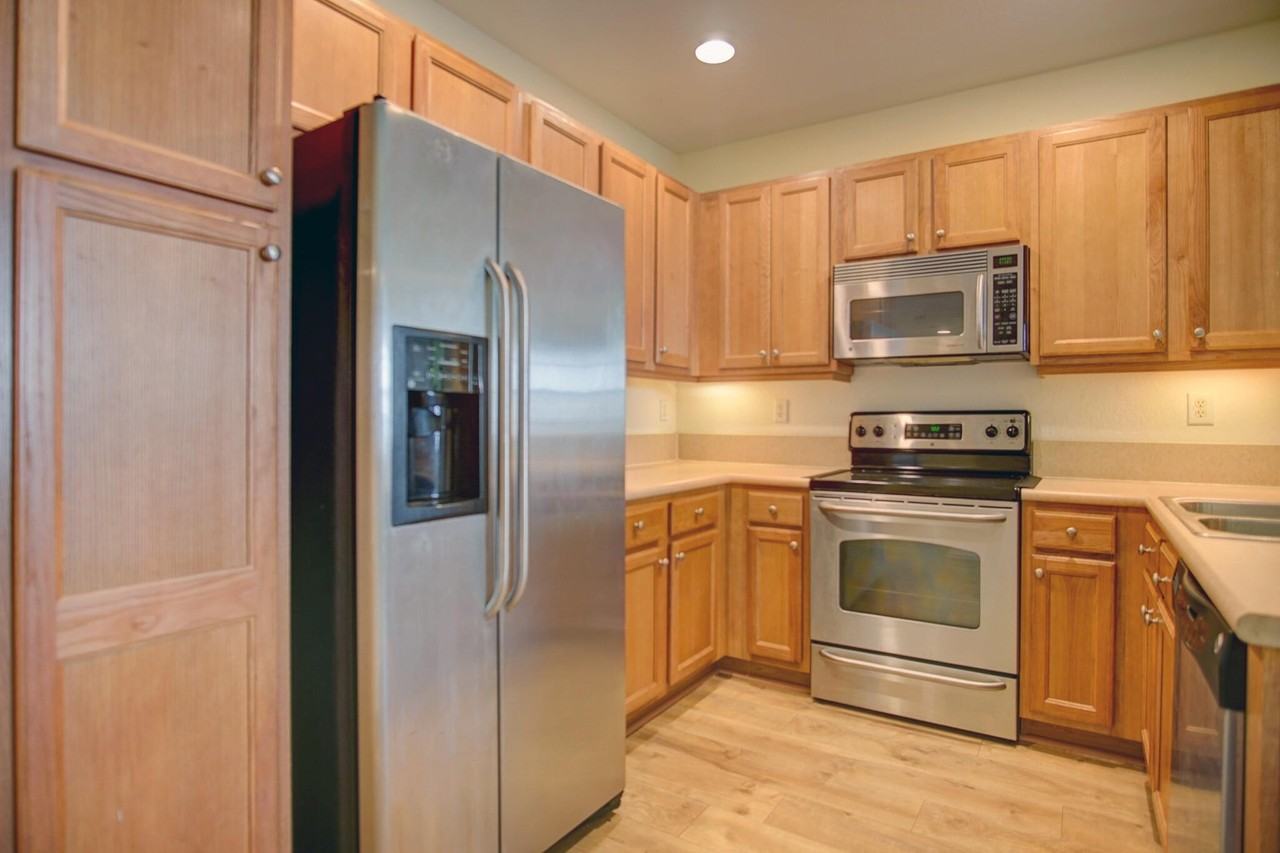 1020 E Longport Cir #F2 - Photo 4 of 29