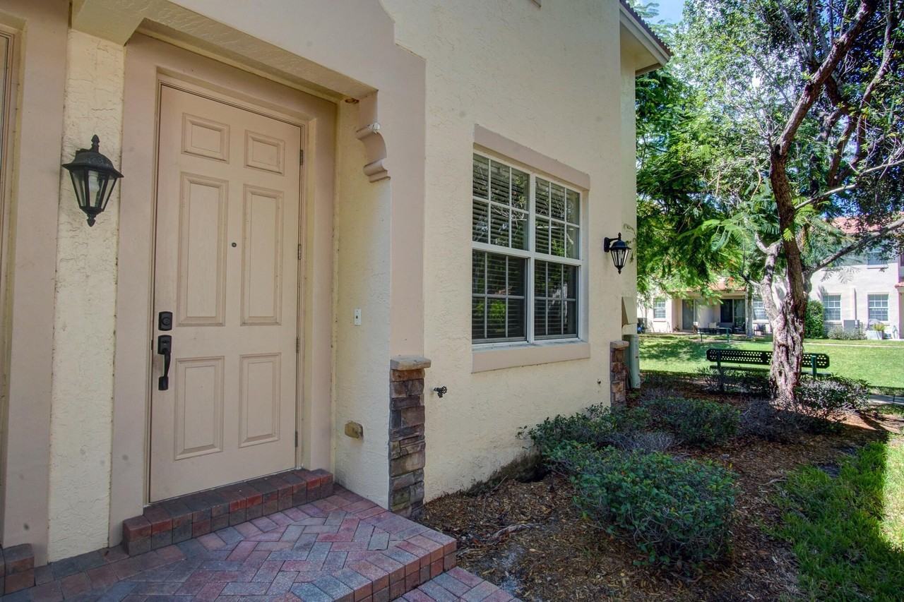 1020 E Longport Cir #F2 - Photo 7 of 29