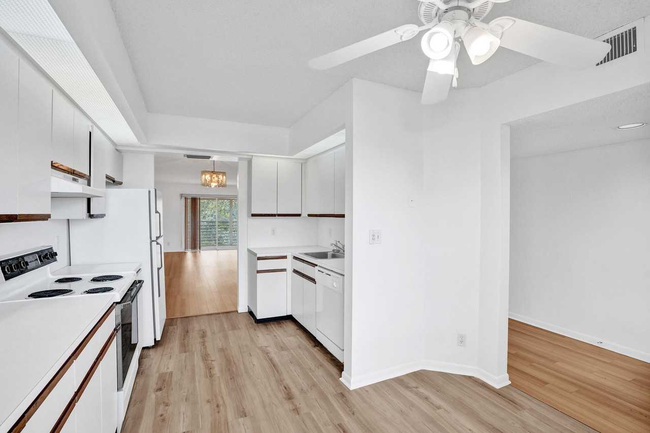 1501 Cayman Way #C4 - Photo 5 of 24
