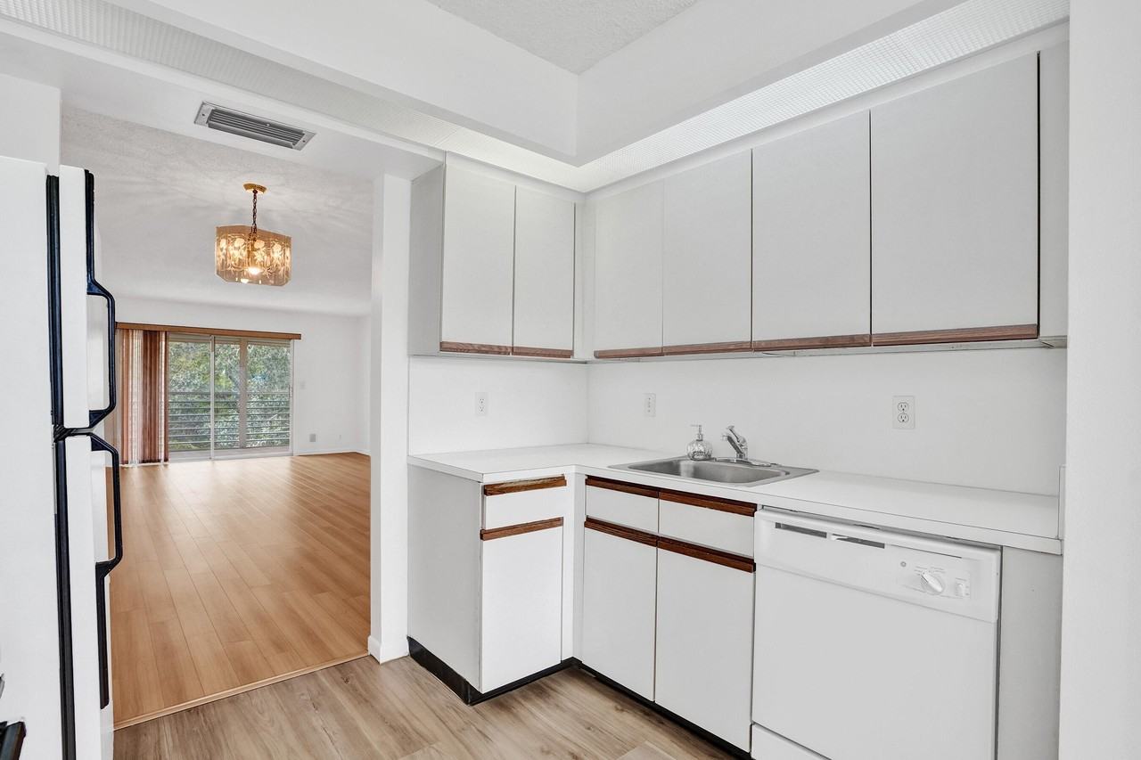 1501 Cayman Way #C4 - Photo 6 of 24