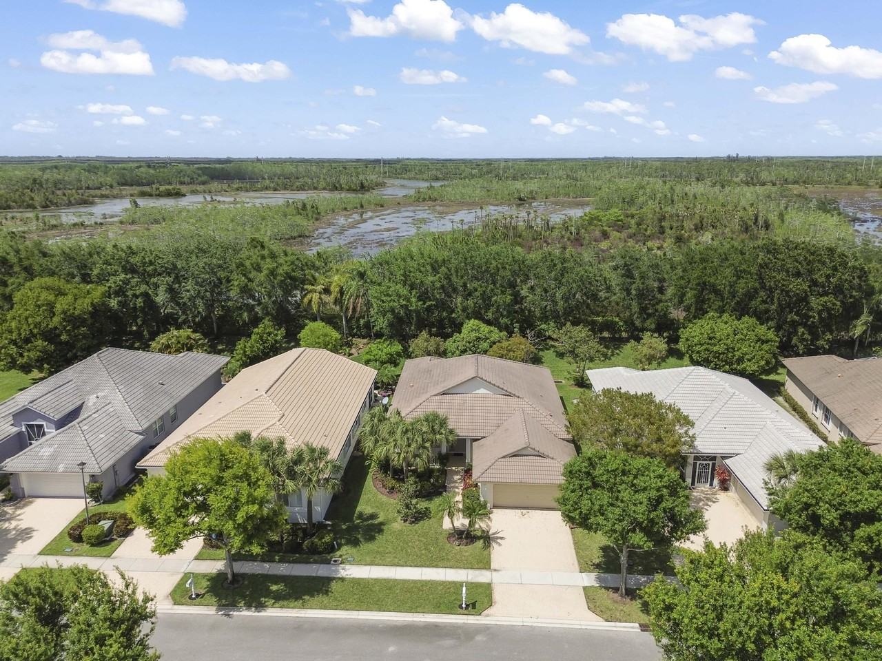 2464 Sailfish Cove Dr - Photo 2 of 33