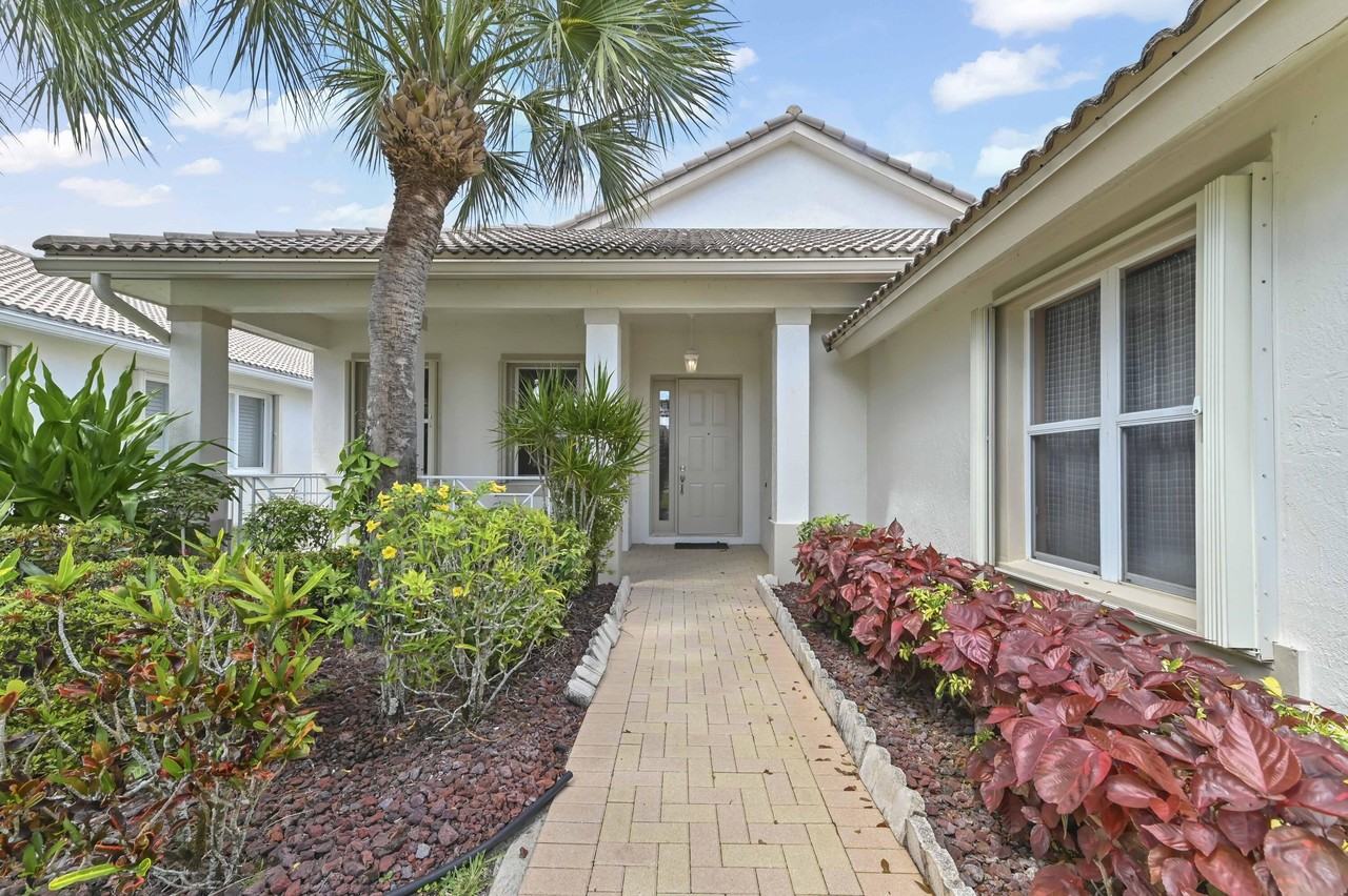 2464 Sailfish Cove Dr - Photo 3 of 33