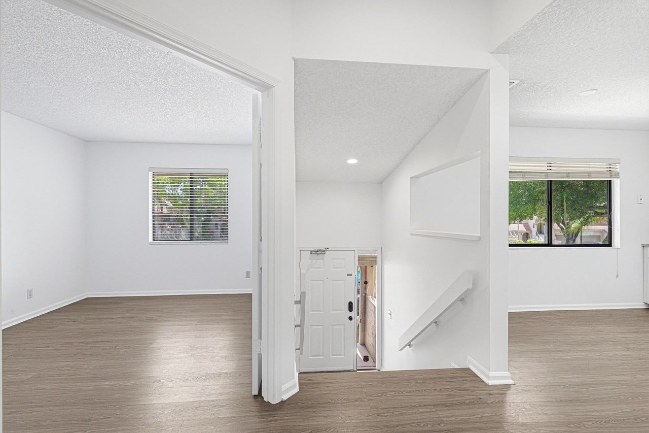 5530 Coach House Cir - Photo 5 of 27