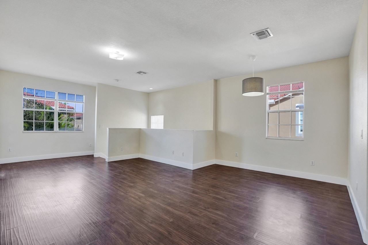 9075 Plymouth Pl - Photo 4 of 37