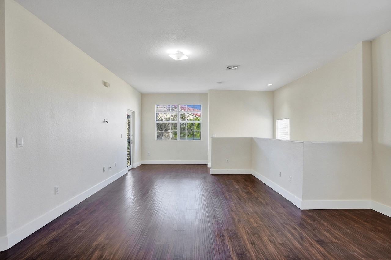 9075 Plymouth Pl - Photo 5 of 37