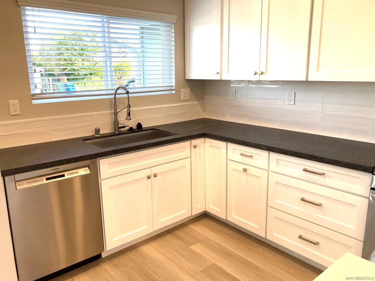 6152 Branting St - Photo 4 of 18