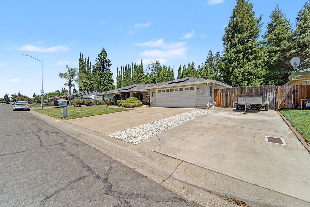 588 Manzanita Way - Photo 3 of 21