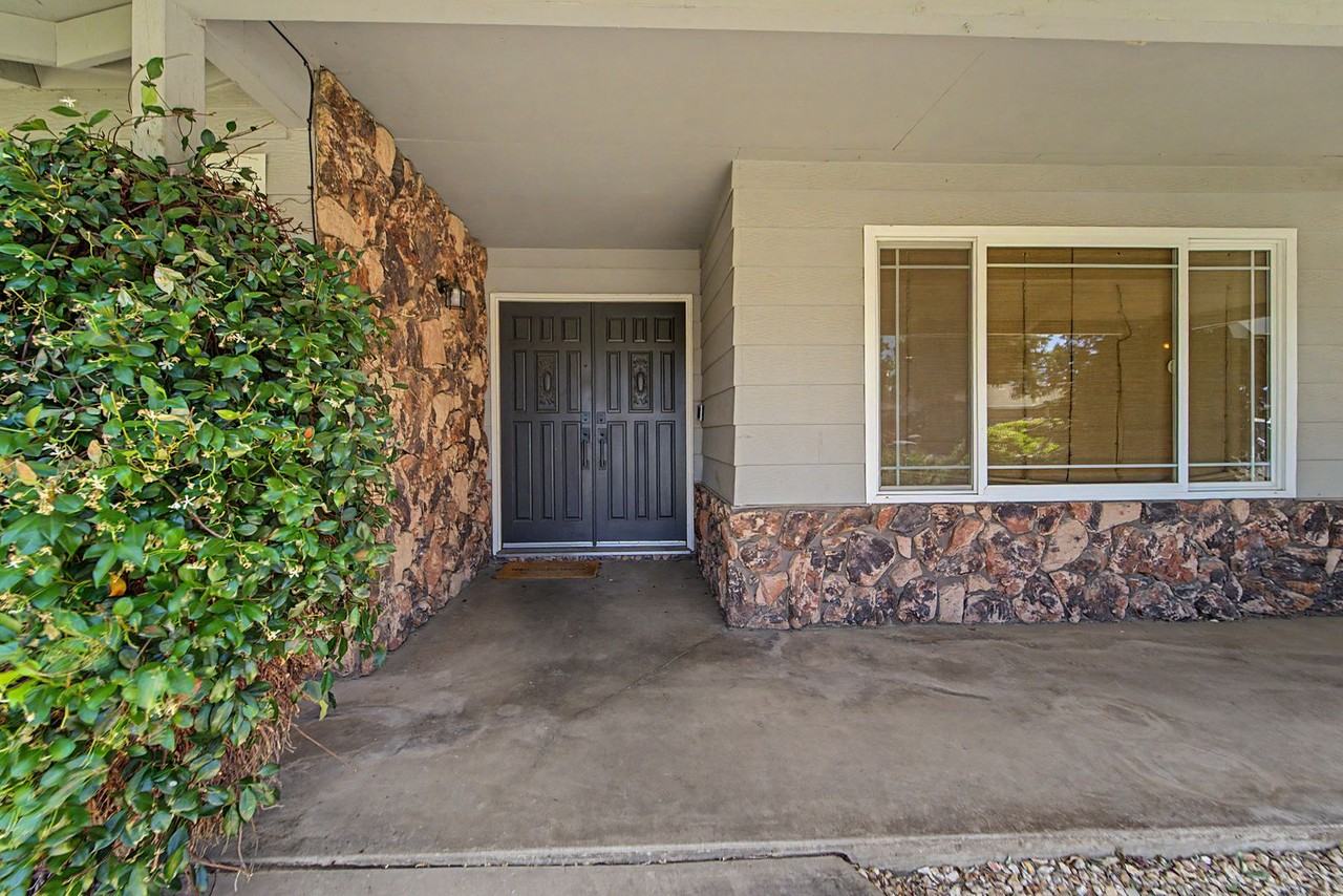 588 Manzanita Way - Photo 4 of 21