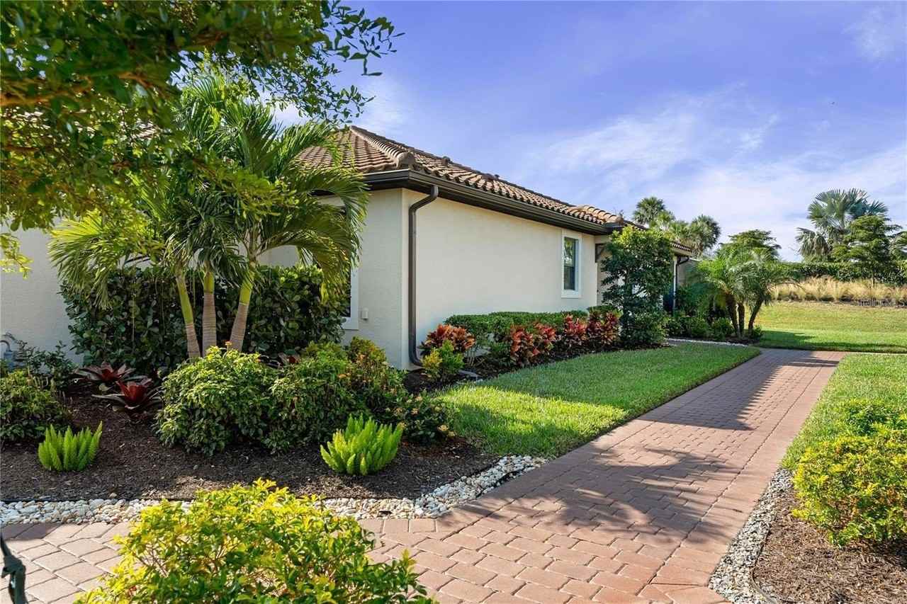 15672 Sacile Ln - Photo 4 of 50
