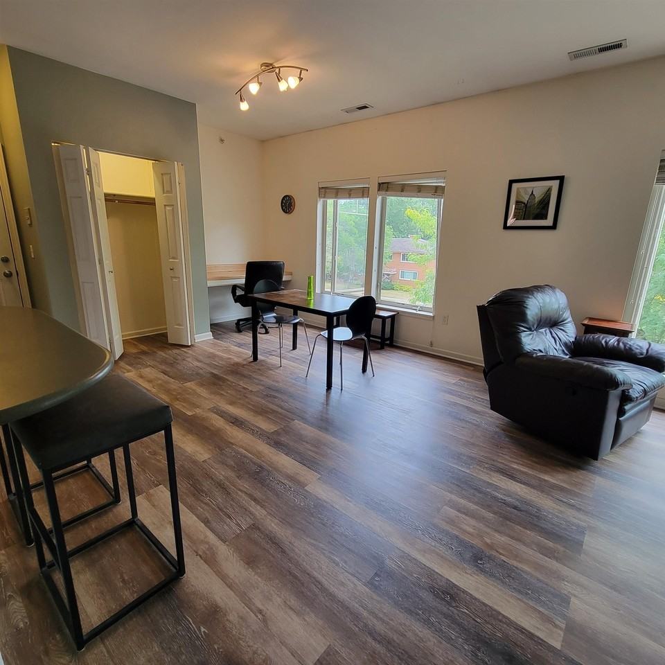 588 N Midvale Blvd #301 - Photo 5 of 27