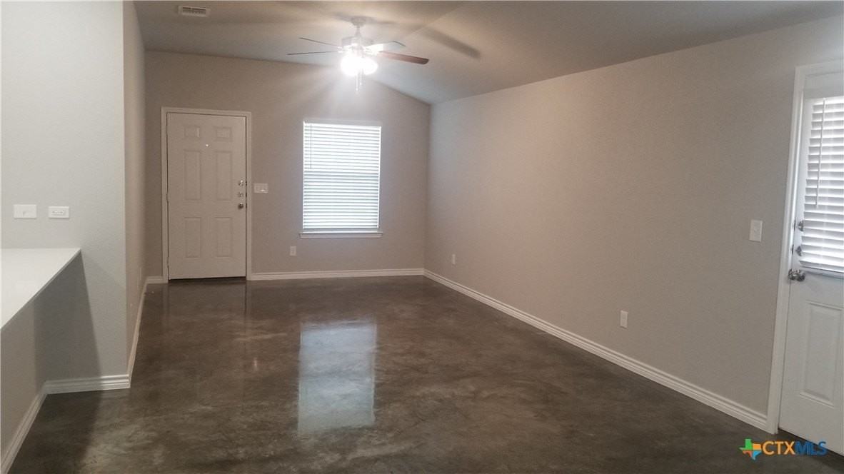 200 Lowes Blvd #B - Photo 4 of 37