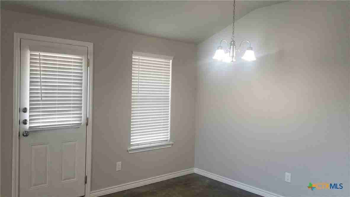 200 Lowes Blvd #B - Photo 6 of 37