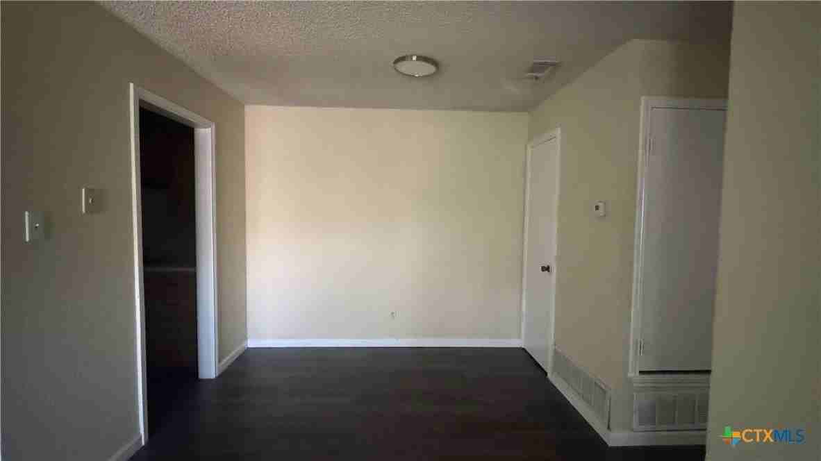 2109 Hinkle Ave - Photo 4 of 30