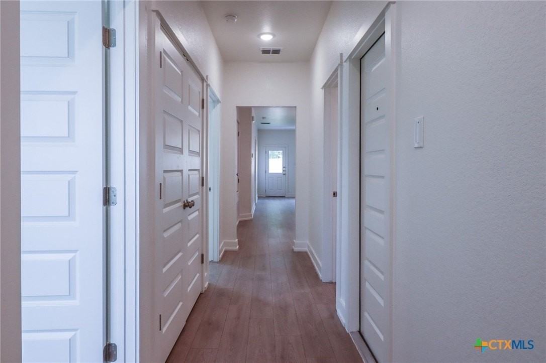 618 Campus St - Photo 4 of 33