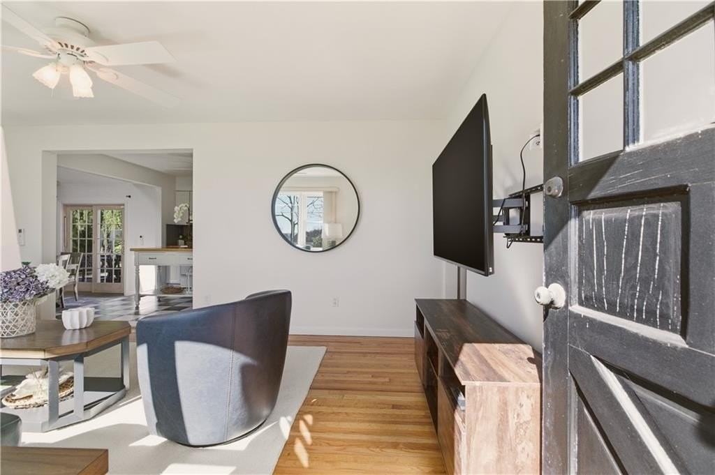 415 Wapping Rd - Photo 5 of 43