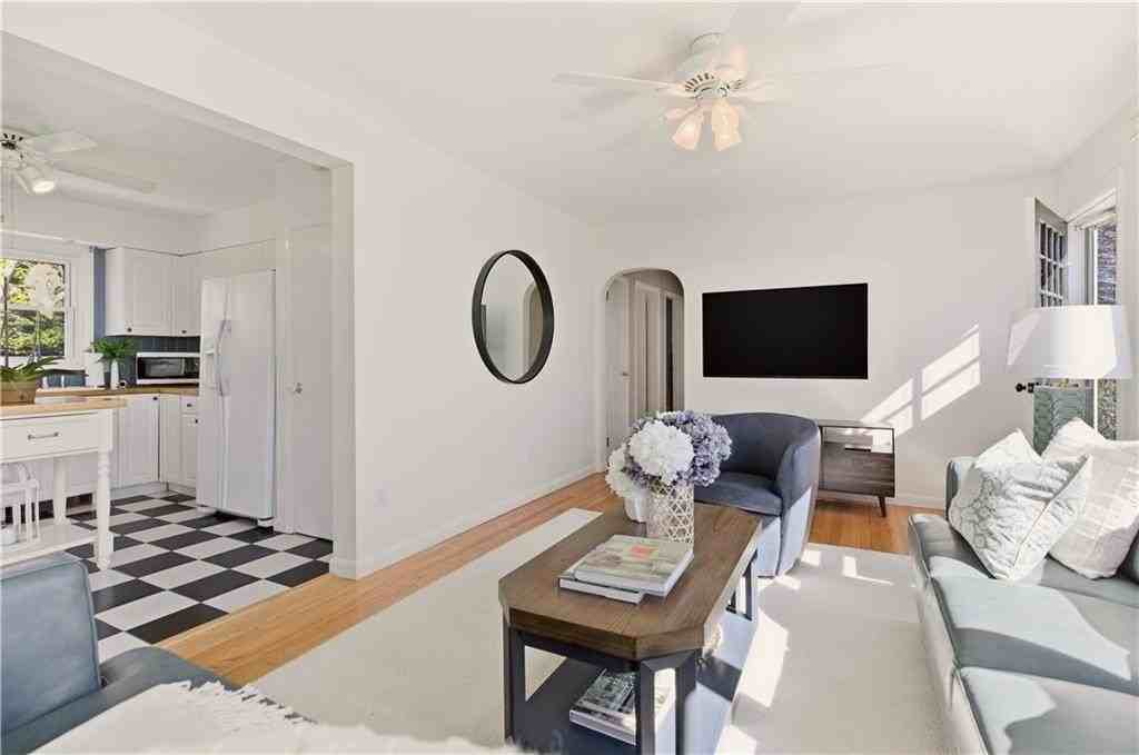 415 Wapping Rd - Photo 6 of 43