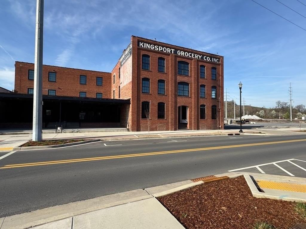 453 E Main St
