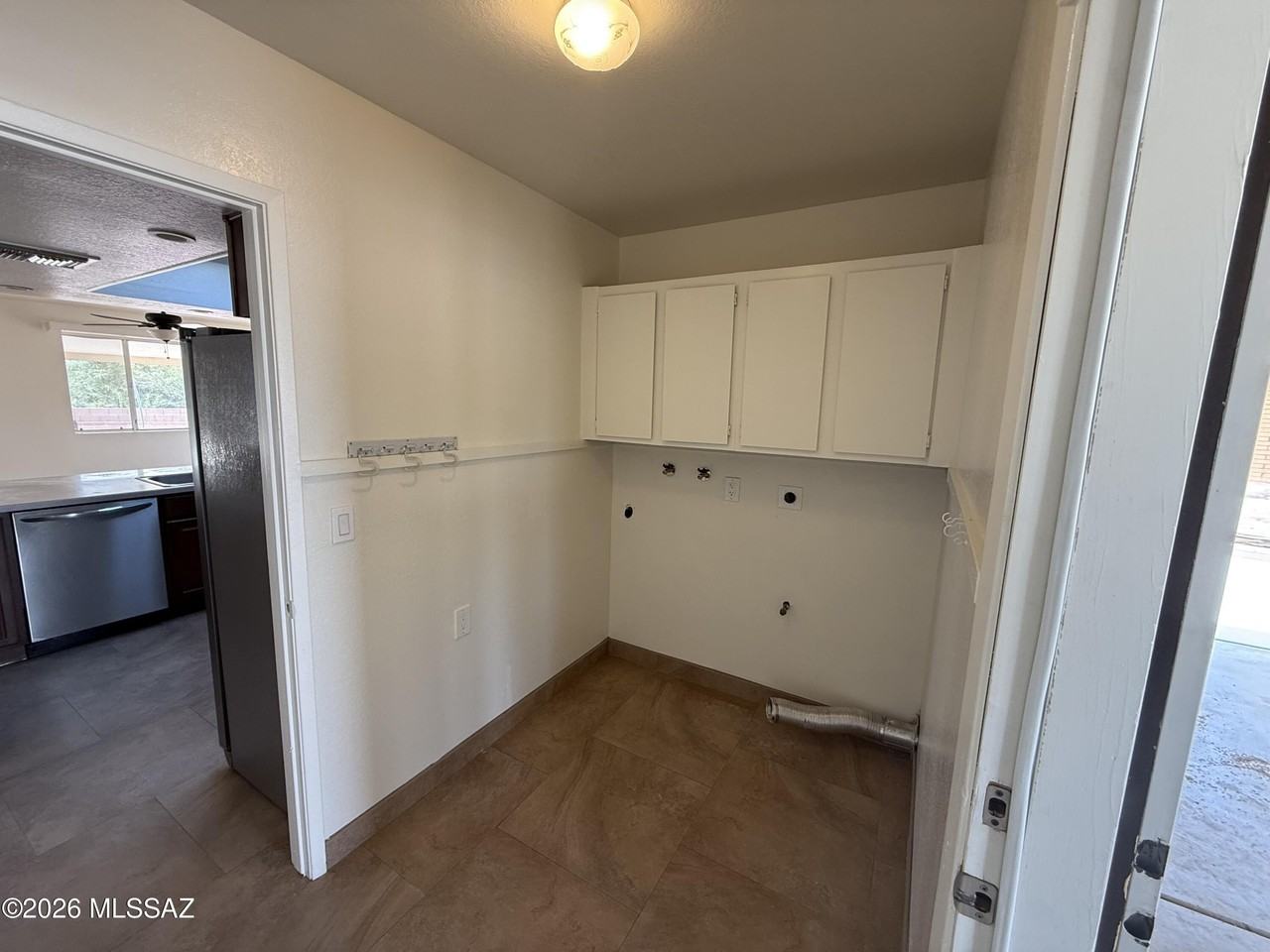 625 N Brown Ave - Photo 4 of 31