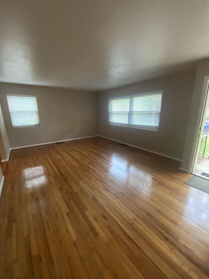 1504 Sunset Ln - Photo 3 of 22
