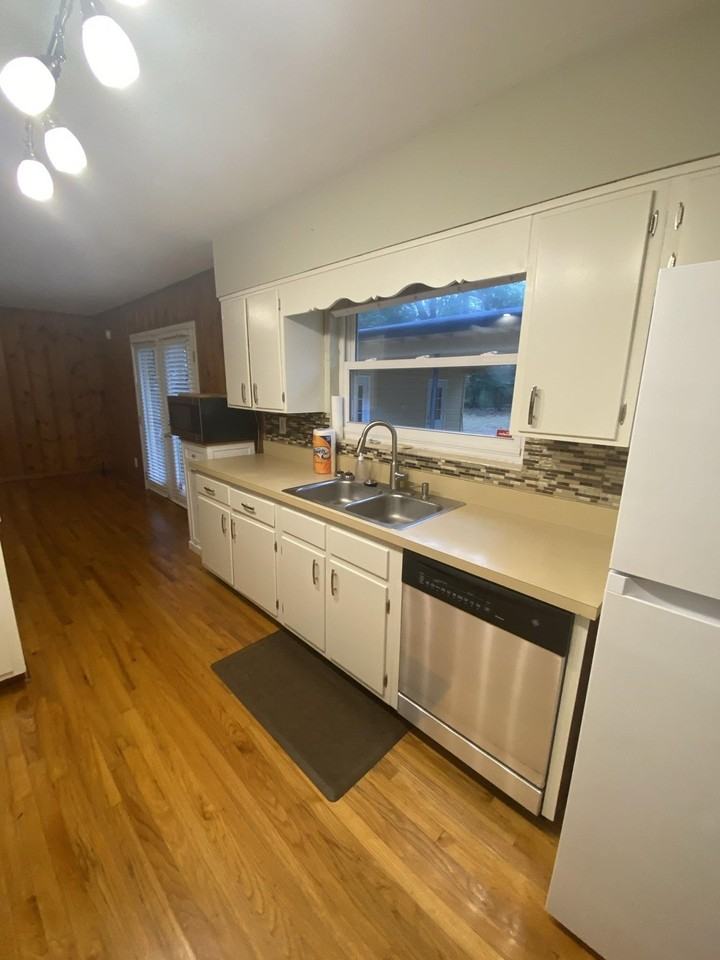 1504 Sunset Ln - Photo 7 of 22