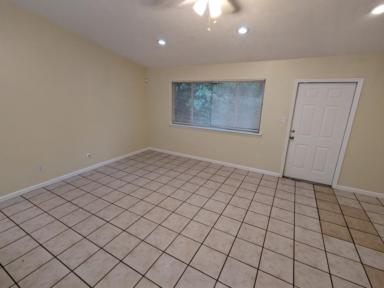 728 W Brevard St - Photo 5 of 16