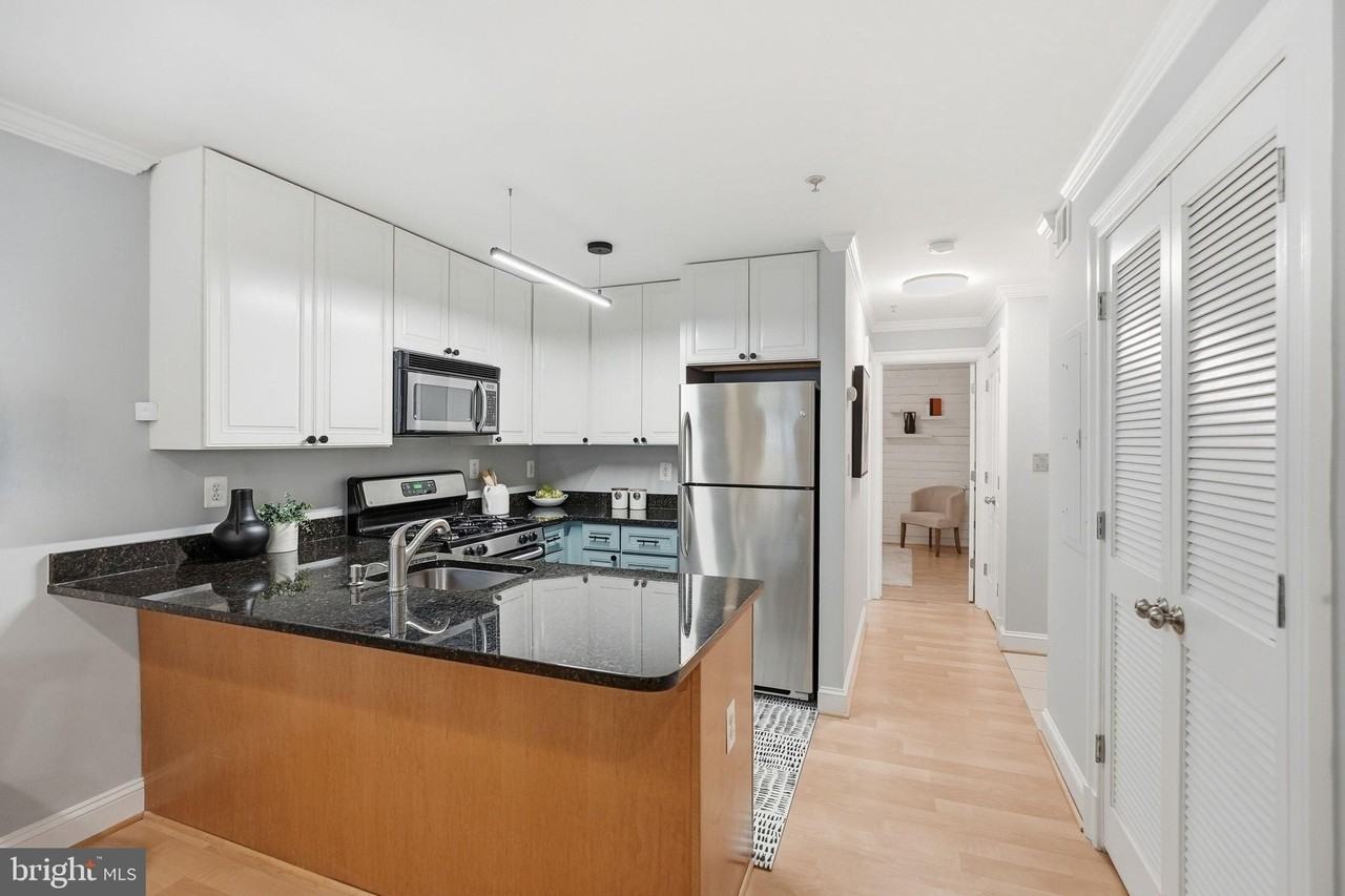 1740 18th St Nw #T2 - Photo 3 of 11