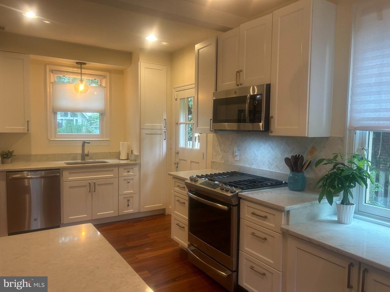 4825 Butterworth Pl Nw - Photo 4 of 47