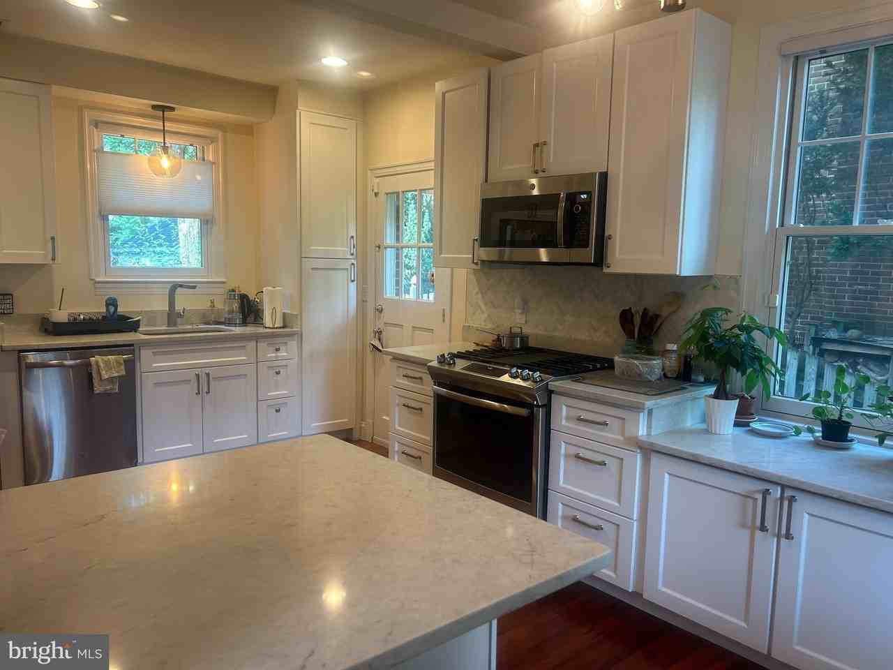 4825 Butterworth Pl Nw - Photo 5 of 47