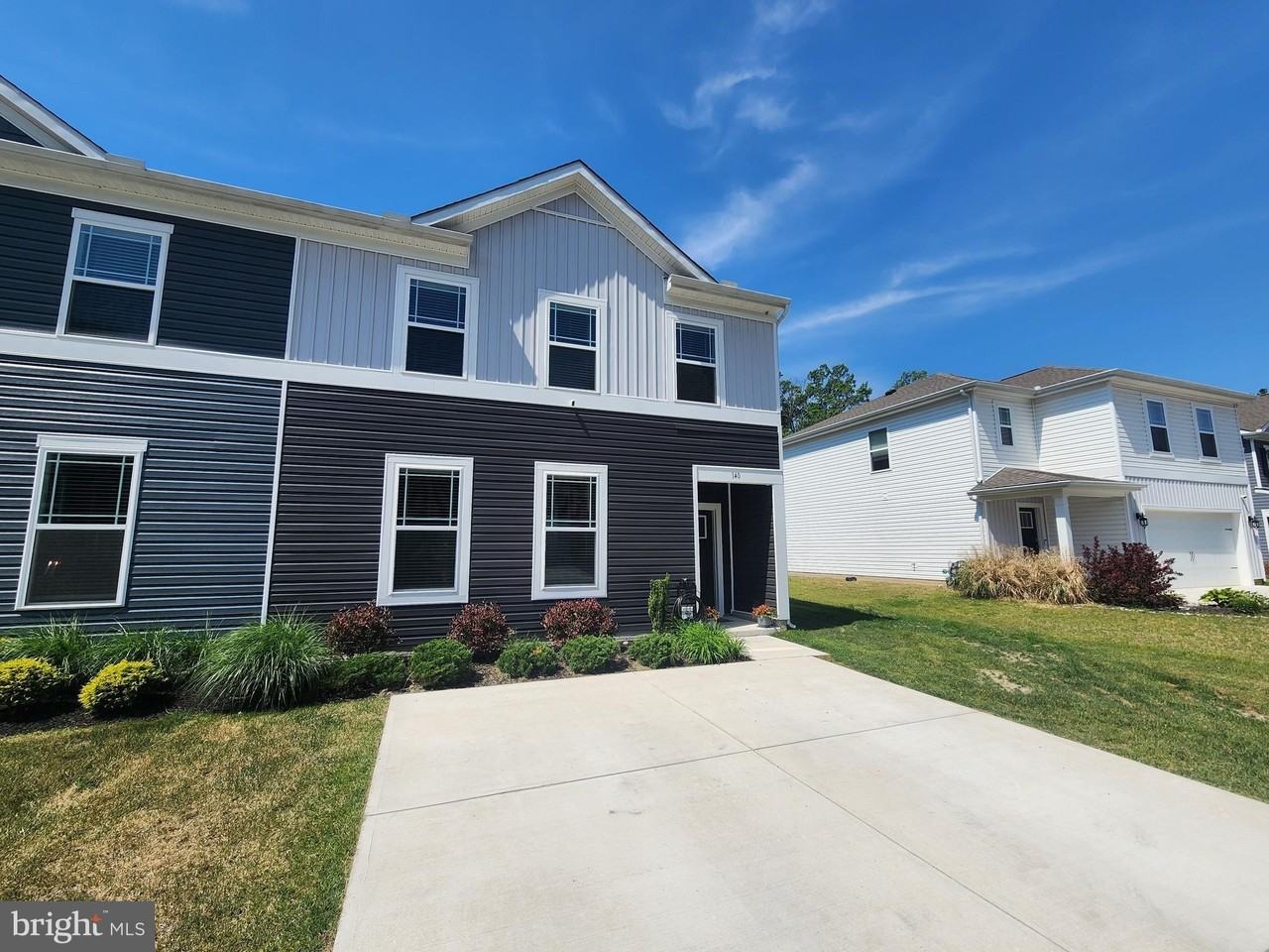 140 Currant Cir - Photo 2 of 19
