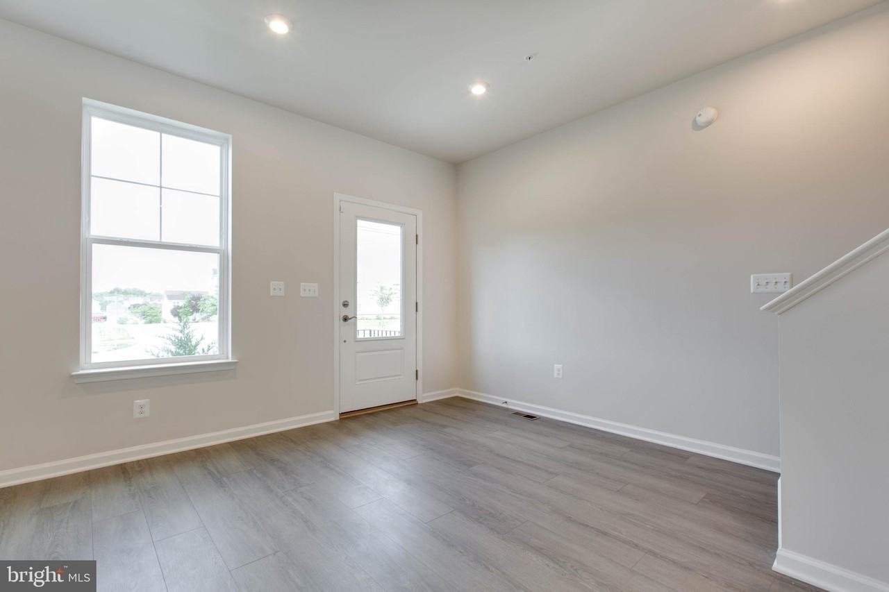 2013 Twisted Oak Pl - Photo 5 of 46