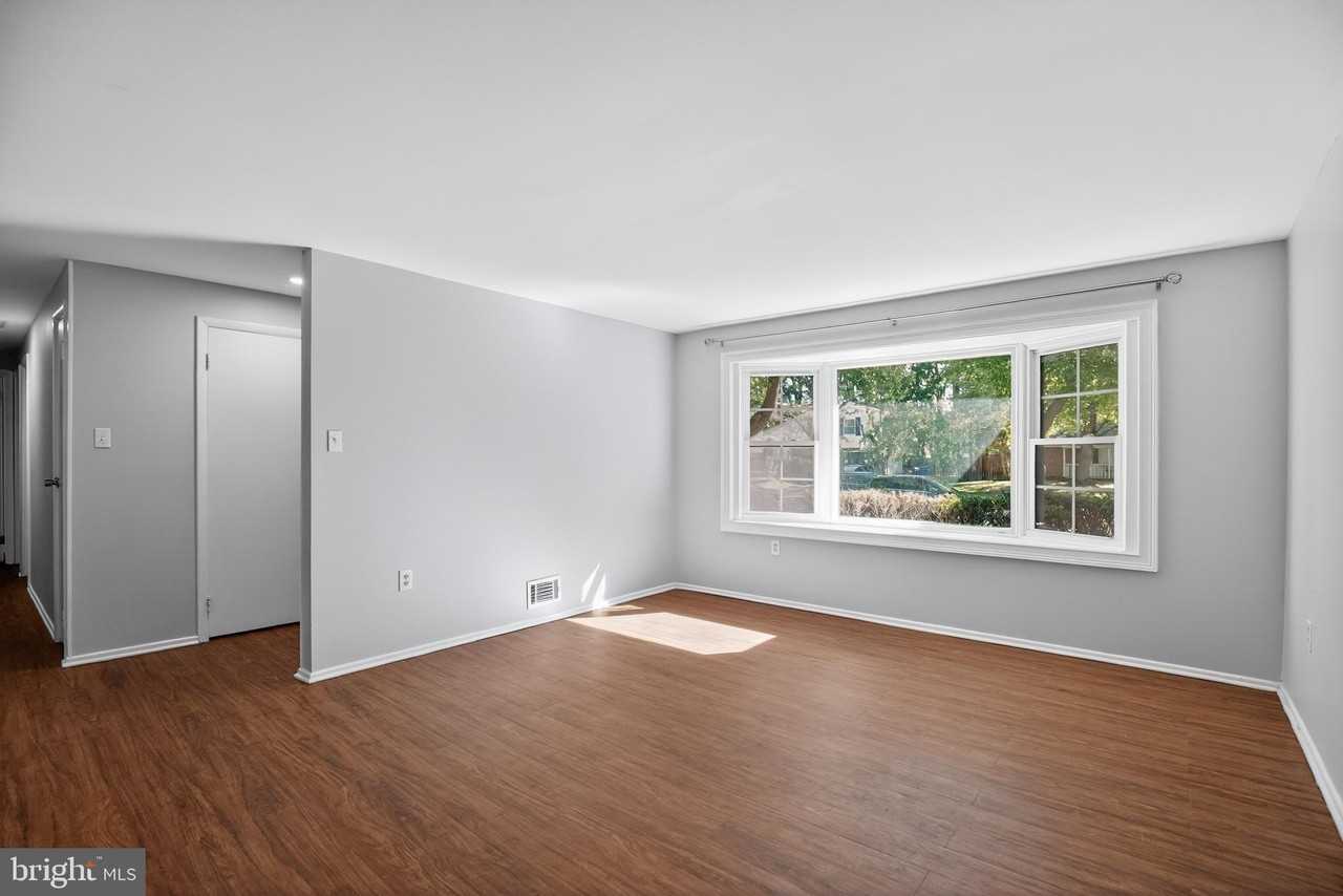 5004 Nicholas Rd - Photo 6 of 31