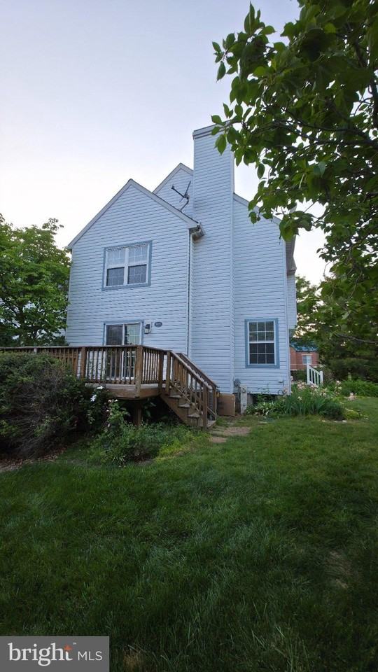 2202 N Tollgate Cir - Photo 2 of 20