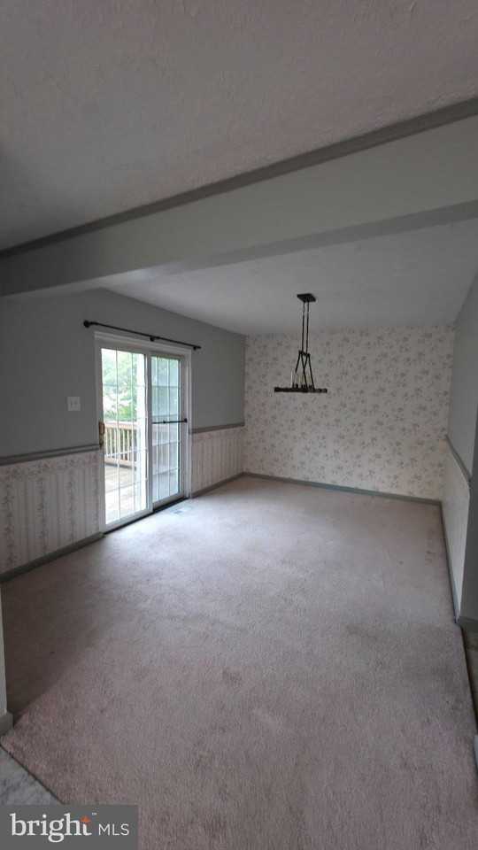 2202 N Tollgate Cir - Photo 4 of 20