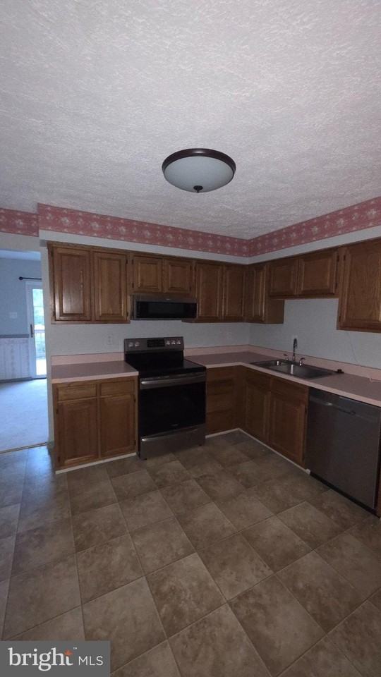 2202 N Tollgate Cir - Photo 5 of 20