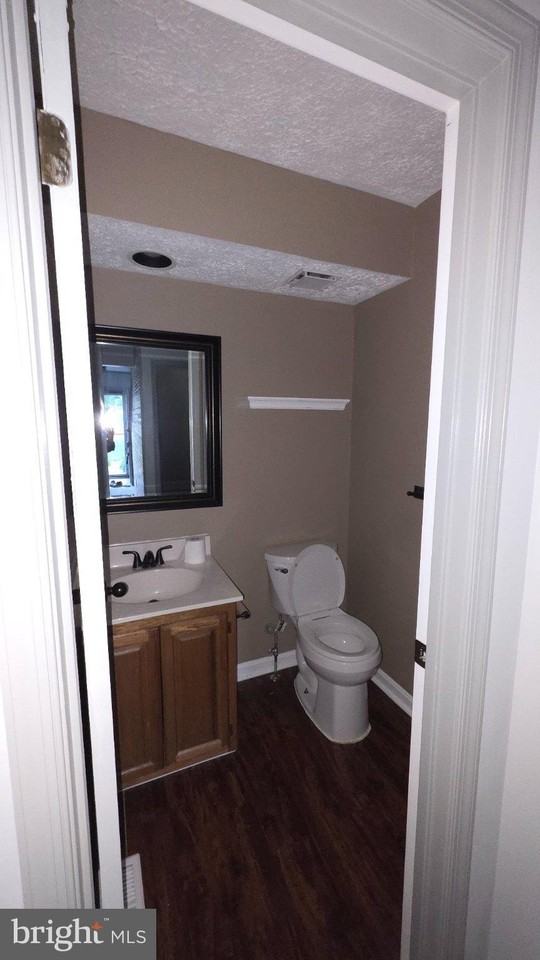 2202 N Tollgate Cir - Photo 6 of 20