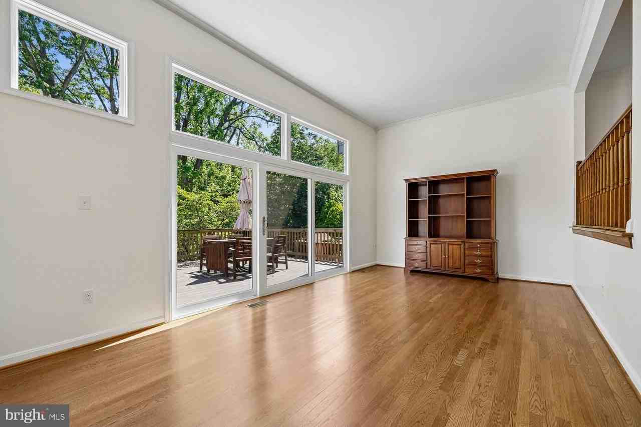 532 Monet Dr - Photo 2 of 37