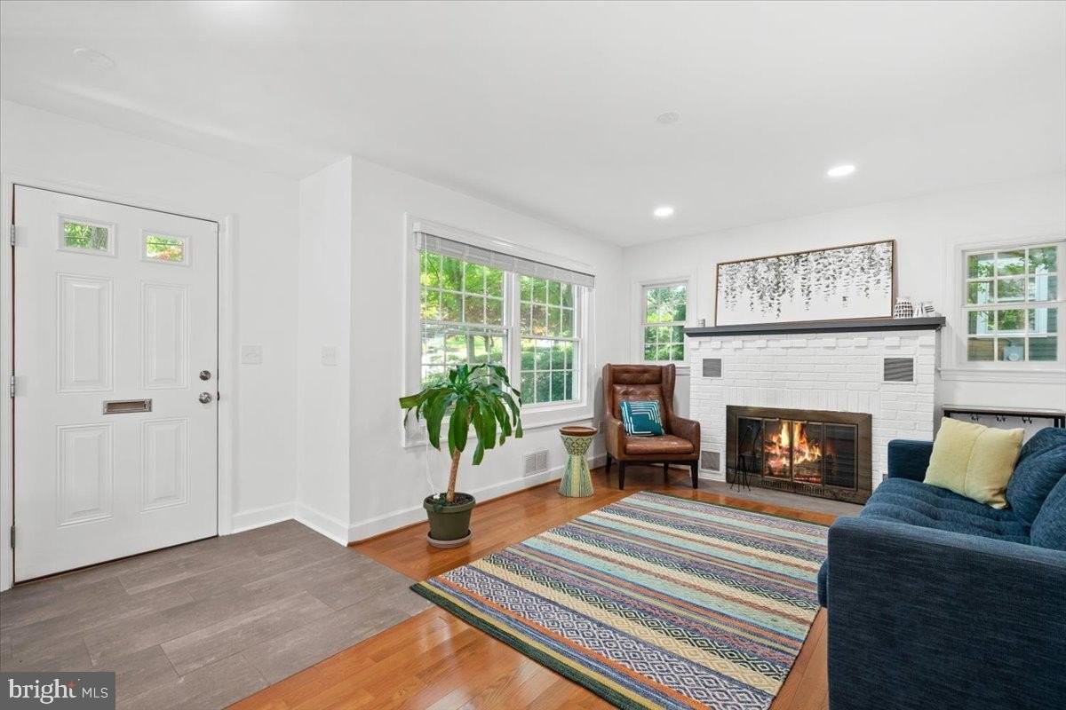 4842 Park Ave - Photo 4 of 46