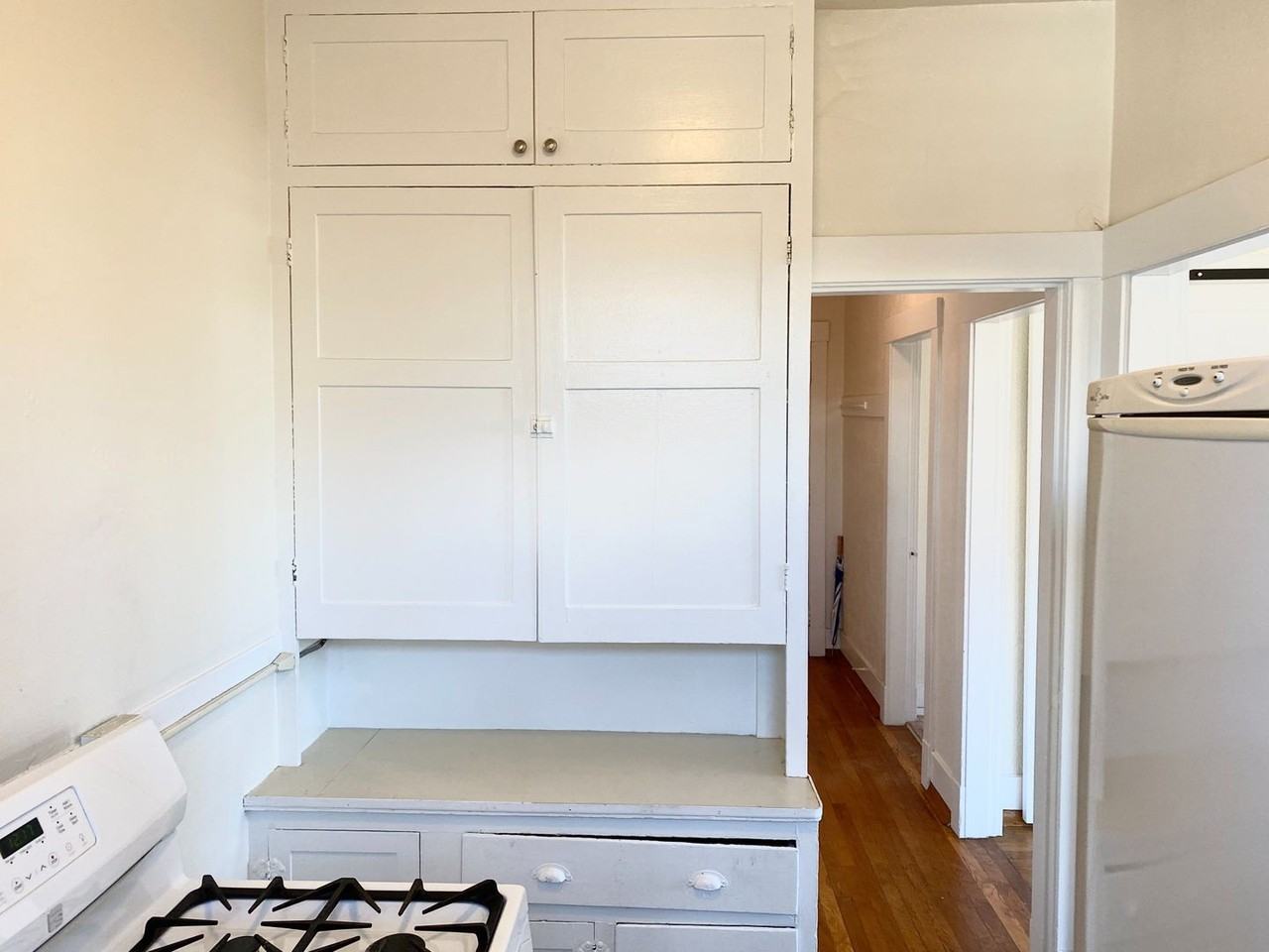 St Florence Apartments - Photo 6 of 37